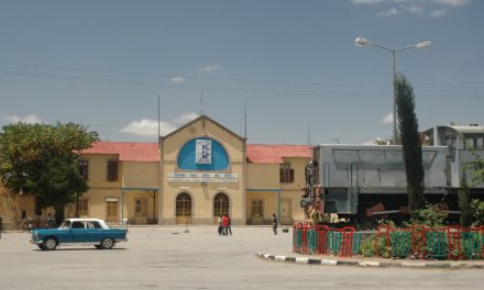 ‪Ragii Magalada Dirdhaba Ku gubay Hoyo Somaliyeed iyo Caruurteeda oo Maxkamad La Soo Tagaay‬